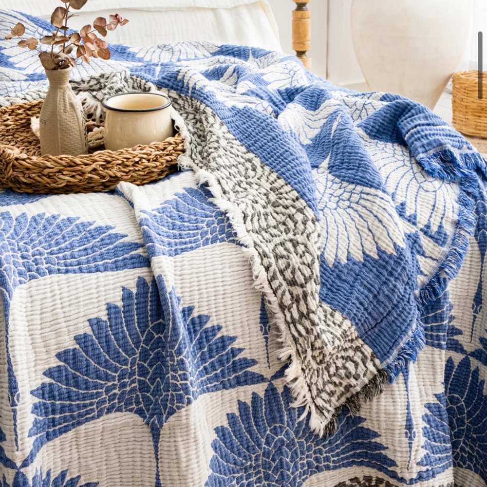 Modern Woven Birds in Flight Cranes Blue Gray KING Bedspread 2 Side FLiPSiDE NEW - Picture 9 of 16